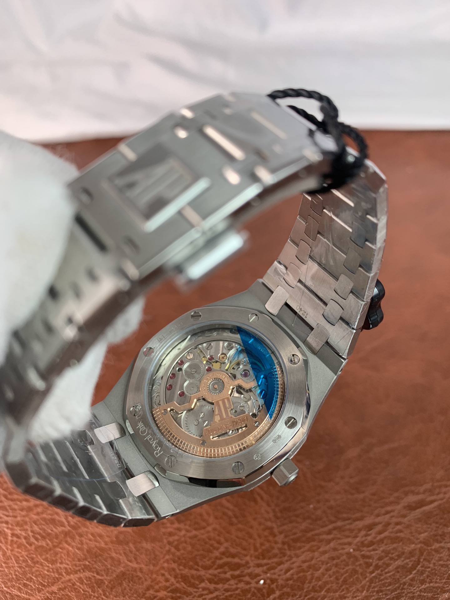 Audemars Piguet Royal Oak Jumbo Extra-thin 15202BC.OO.1240BC.01 - gallery