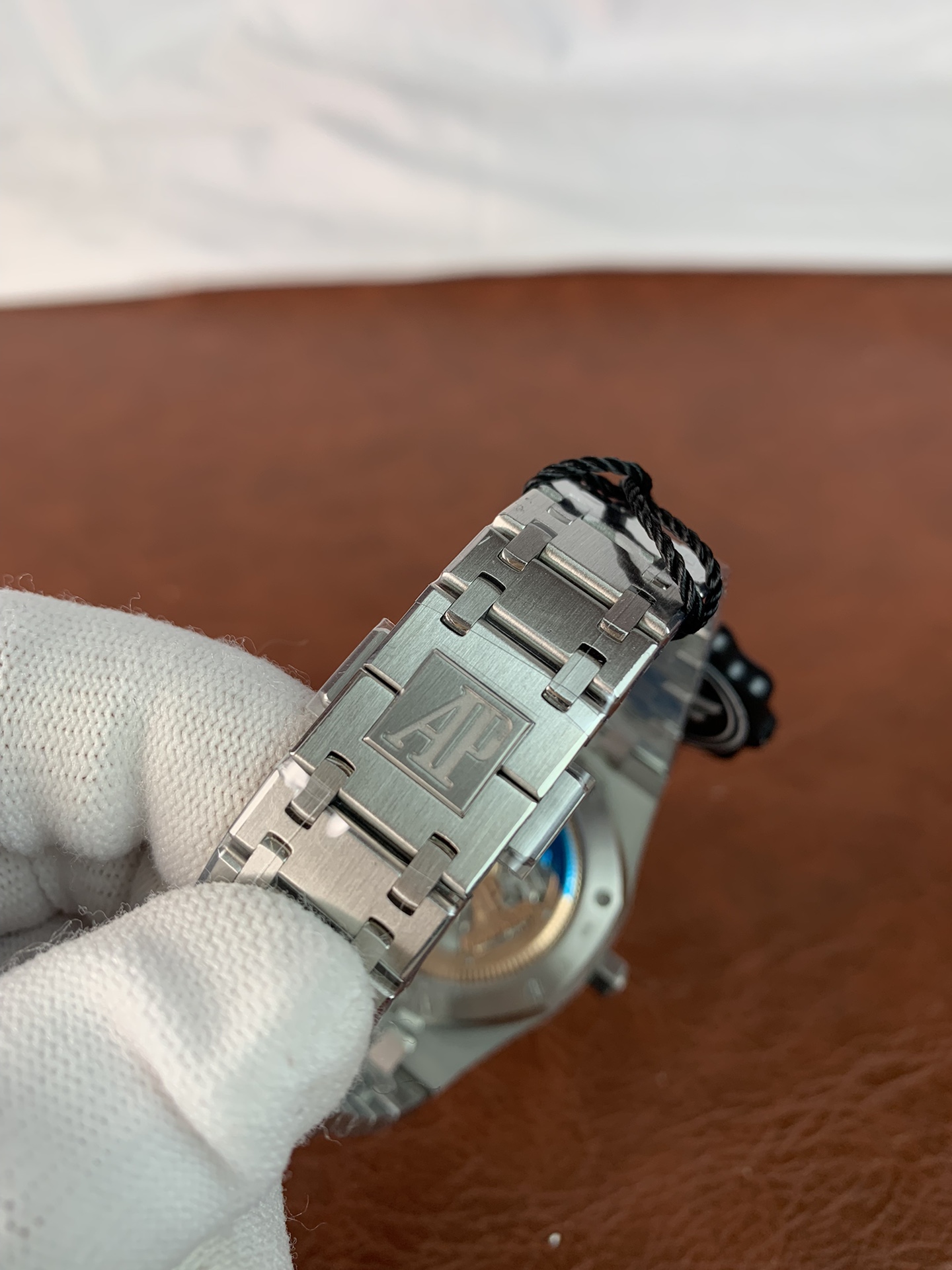 Audemars Piguet Royal Oak Jumbo Extra-thin 15202BC.OO.1240BC.01 - gallery